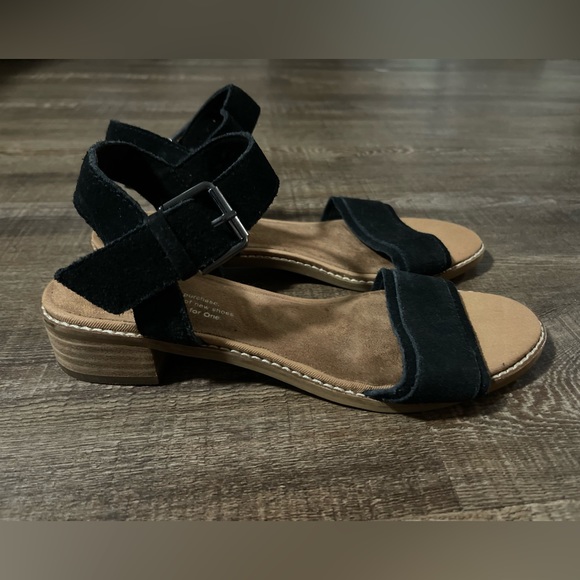 TOMS Black Strap Sandals with Small Heel - Size US 7.5 - Picture 2 of 6